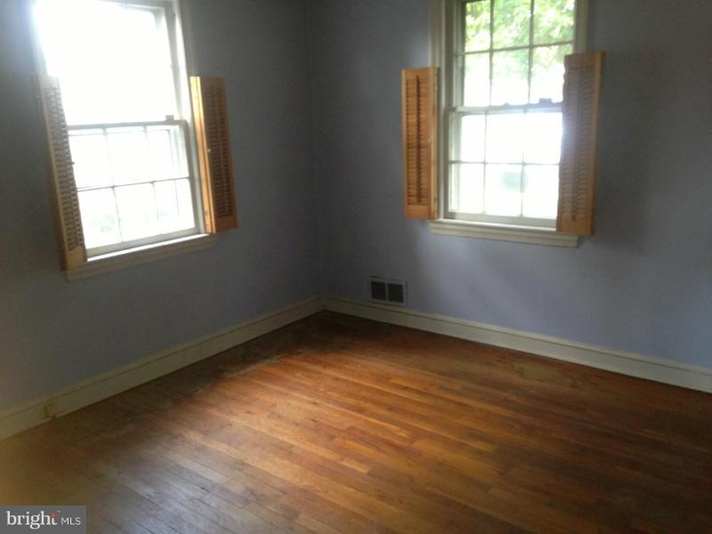 2403 Amherst Road Hyattsville, MD 20783 - Photo 11 of 17 Bedroom
