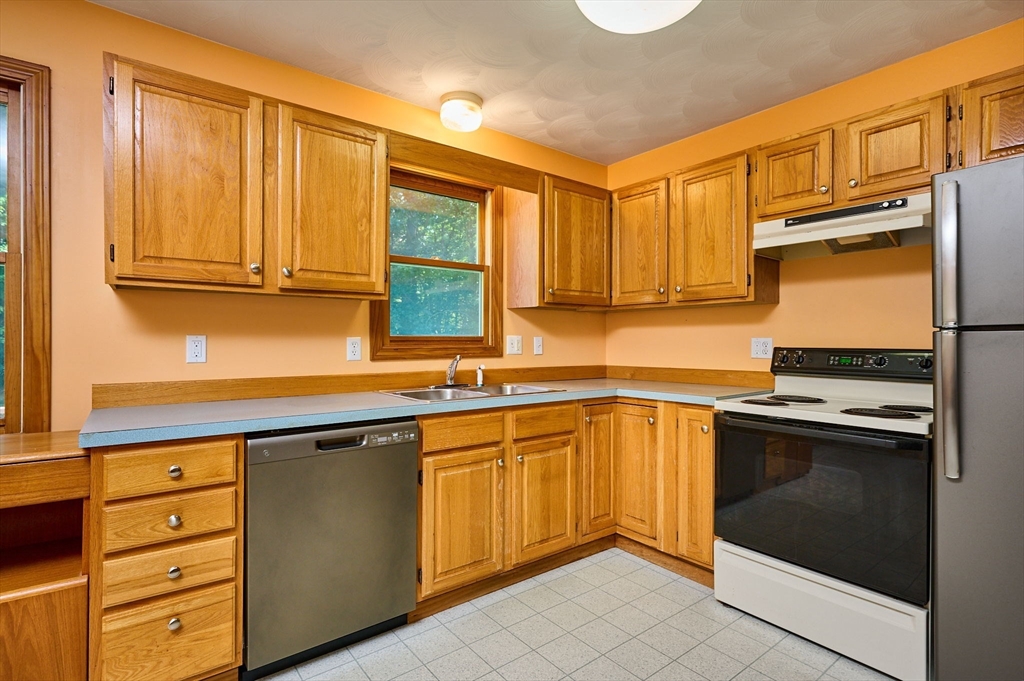 22 Gunn Road Southampton, MA 01073 - Photo 10 of 31 Gallery Image 10