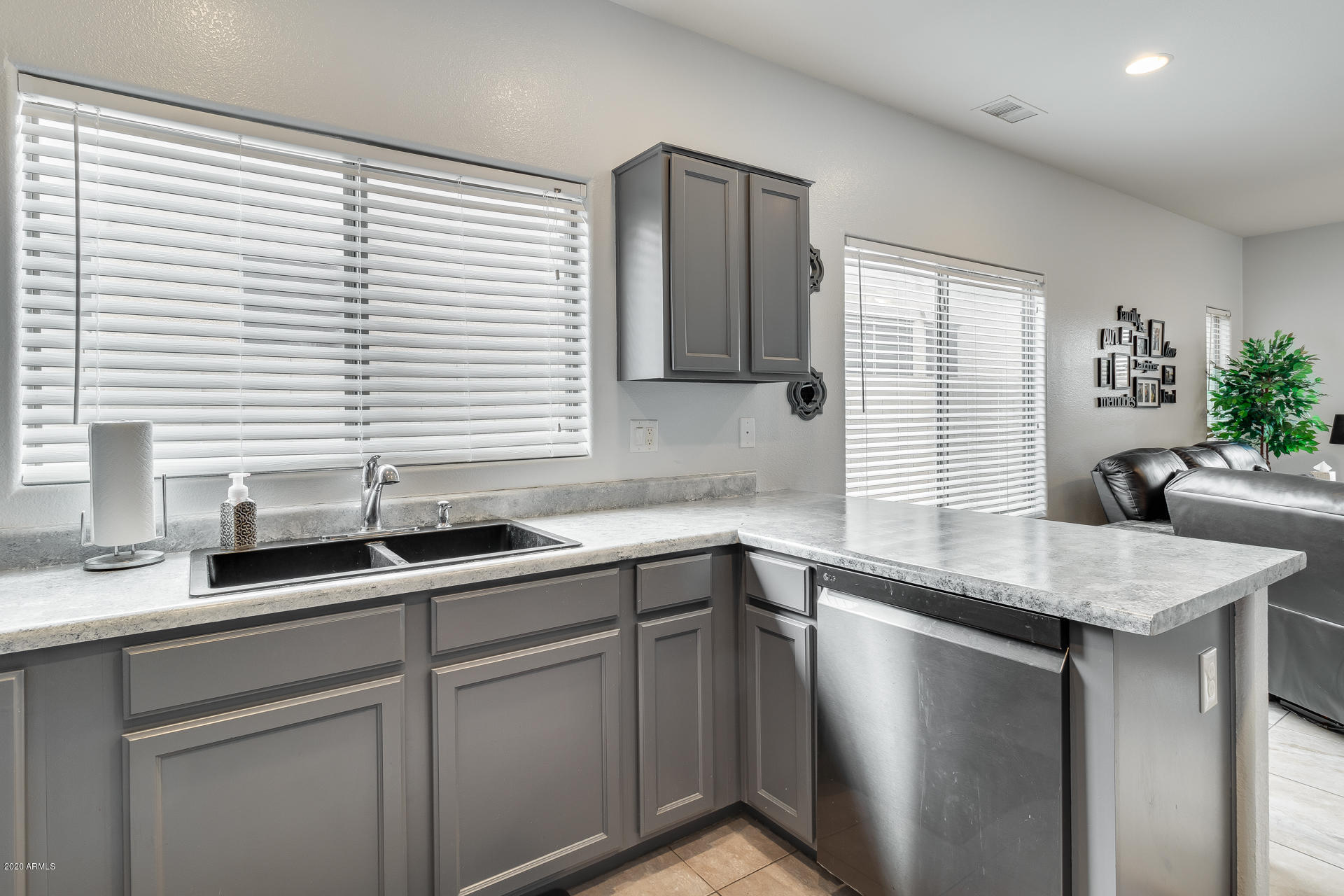 4271 South Rim Road Gilbert, AZ 85297 - Photo 15 of 37