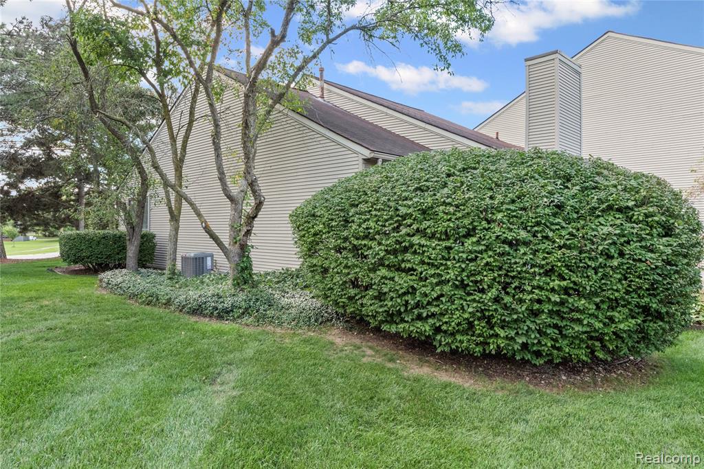 586 Ashley Circle Rochester Hills, MI 48307 - Photo 28 of 35