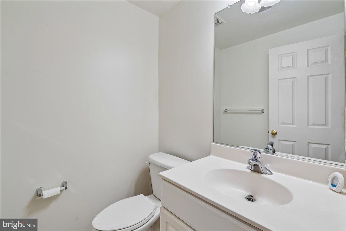 11516 Clairmont View Way Silver Spring, MD 20902 - Photo 8 of 34 Main entry level powder room