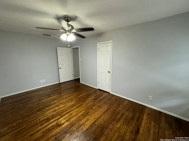 $800 | 211 Natalen Avenue, Unit 212, San Antonio, TX 78209