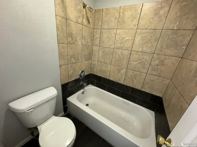 $800 | 211 Natalen Avenue, Unit 212, San Antonio, TX 78209