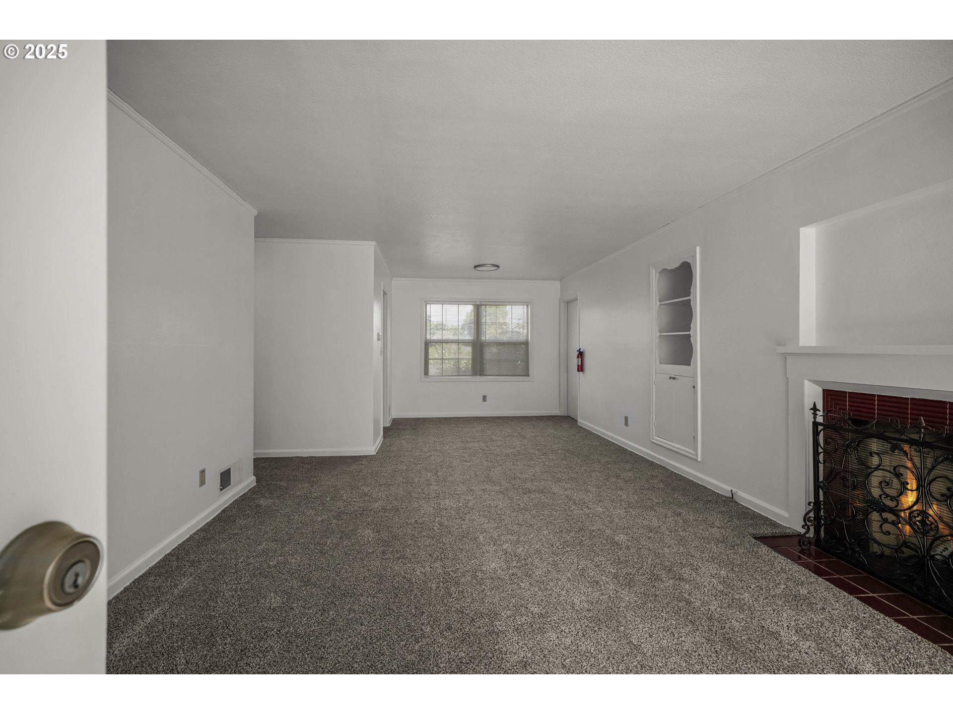 1908 Northeast 72nd Avenue Portland, OR 97213 - Photo 15 of 45 a view of an empty room and window