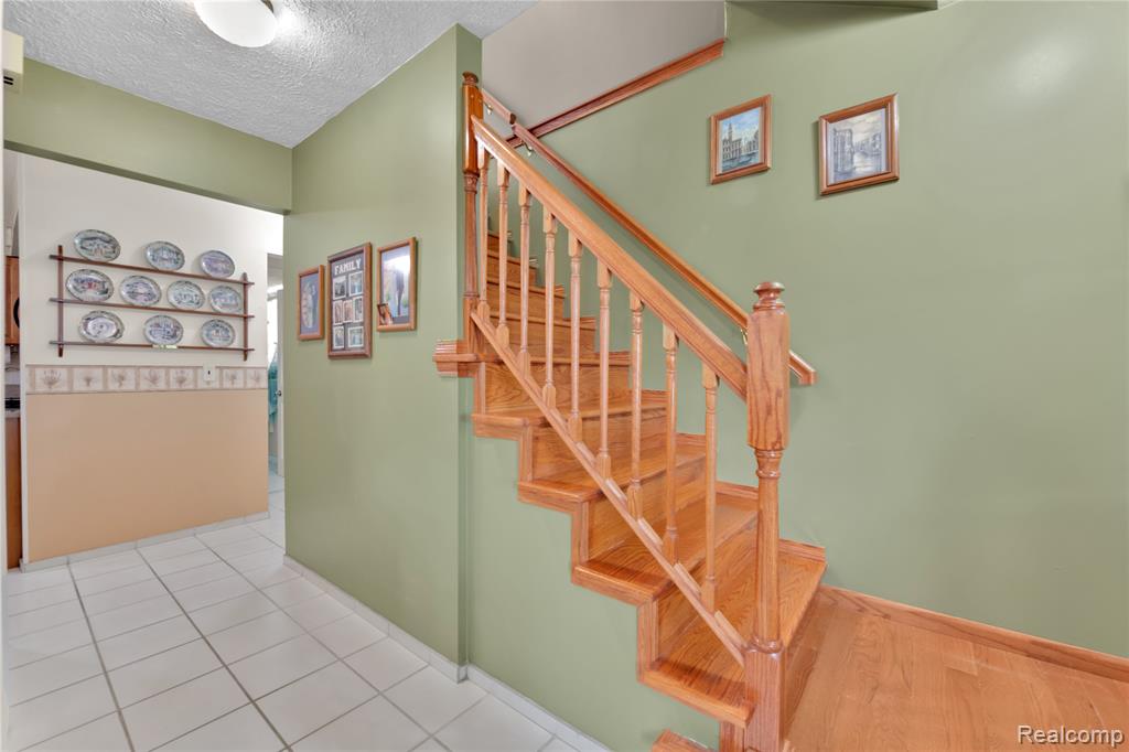 3039 Elmcrest Road Sterling Heights, MI 48310 - Photo 14 of 32