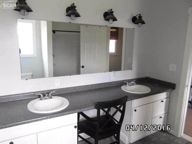 10365 Potter Road Flushing, MI 48433 - Photo 16 of 41 21131260-15.JPG