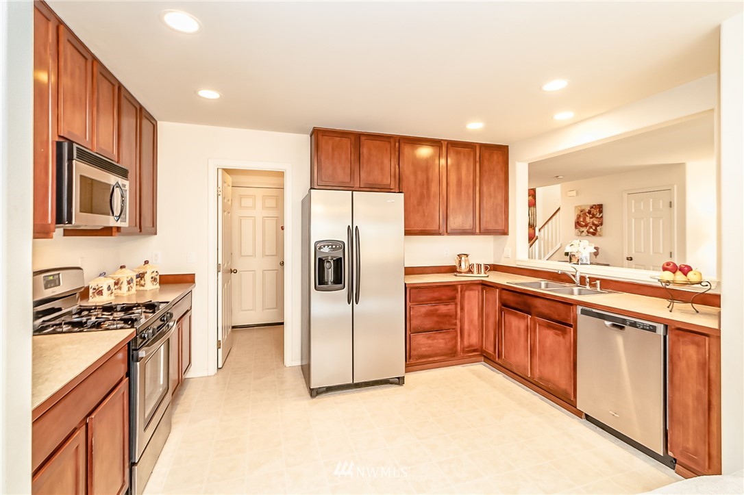 2556 Northeast 2nd Place Renton, WA 98056 - Photo 15 of 40