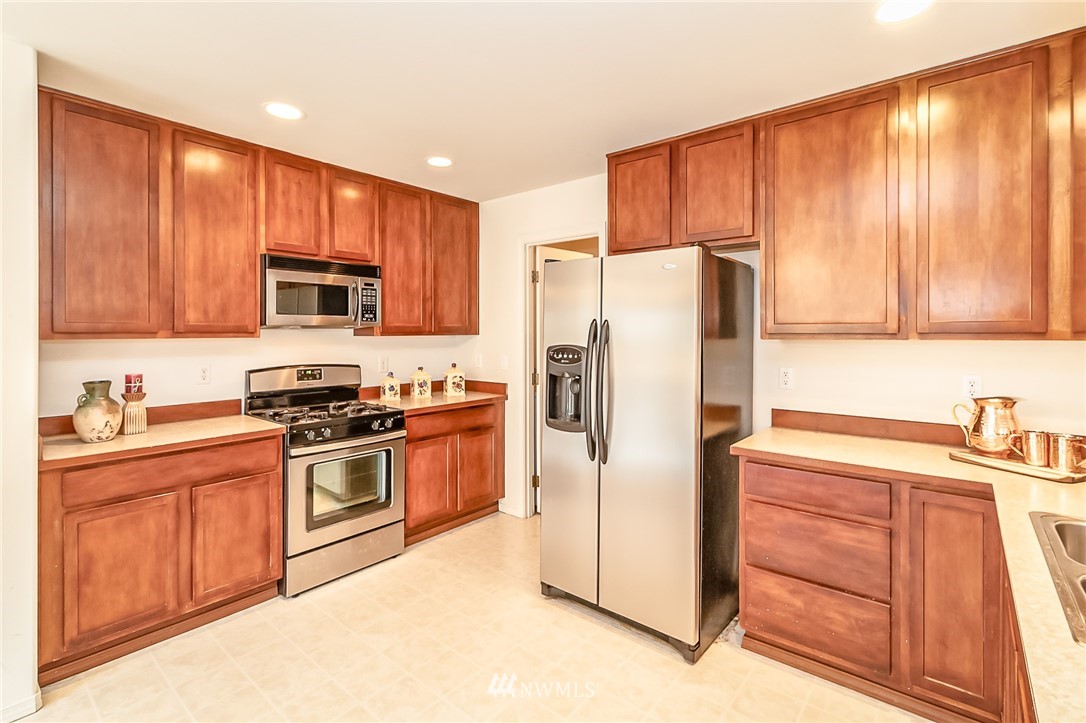 2556 Northeast 2nd Place Renton, WA 98056 - Photo 17 of 40