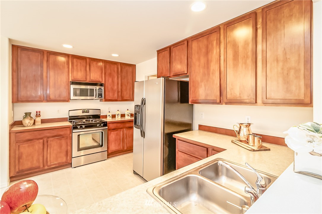 2556 Northeast 2nd Place Renton, WA 98056 - Photo 18 of 40