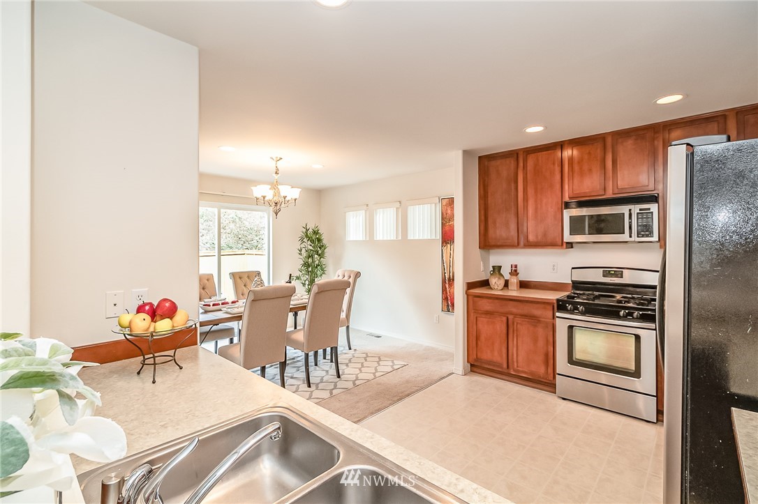 2556 Northeast 2nd Place Renton, WA 98056 - Photo 19 of 40