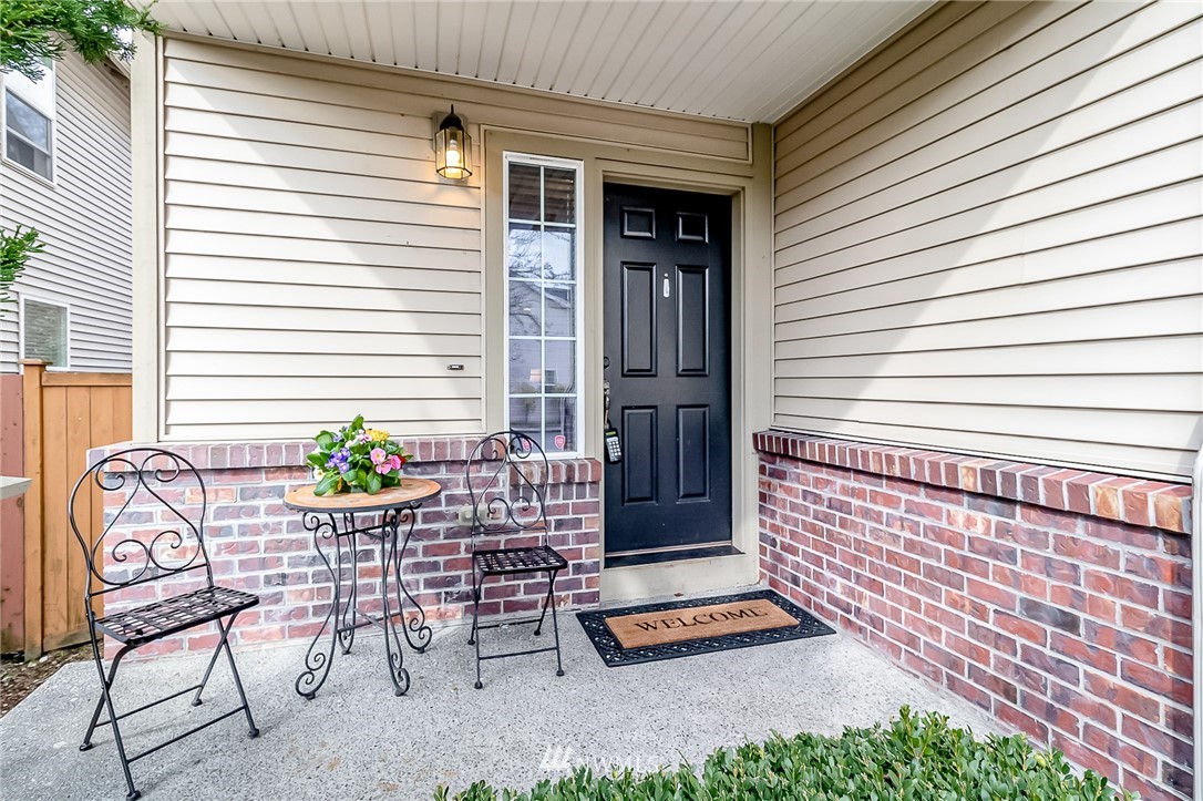 2556 Northeast 2nd Place Renton, WA 98056 - Photo 3 of 40