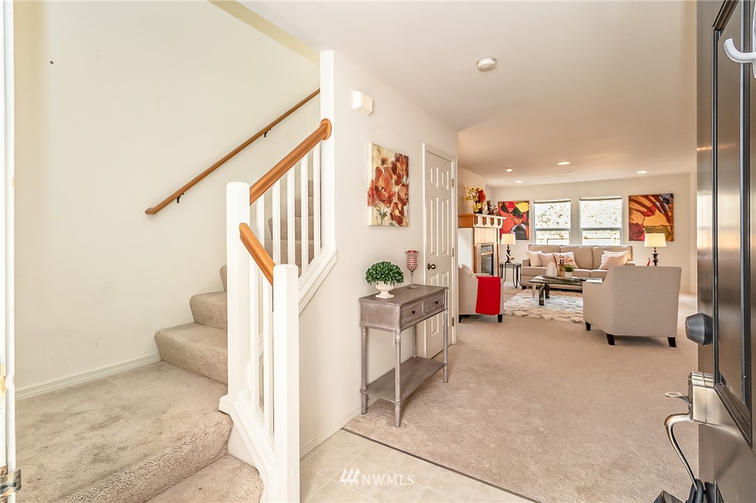 2556 Northeast 2nd Place Renton, WA 98056 - Photo 4 of 40