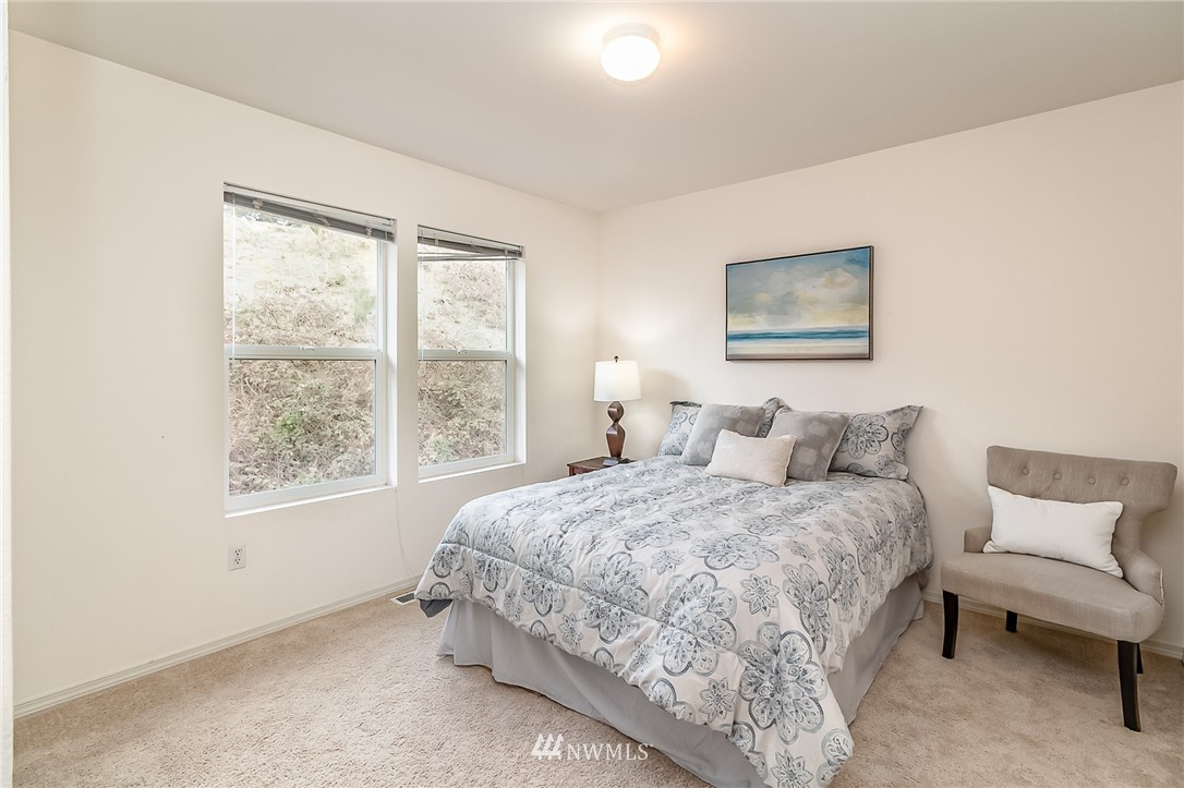 2556 Northeast 2nd Place Renton, WA 98056 - Photo 34 of 40