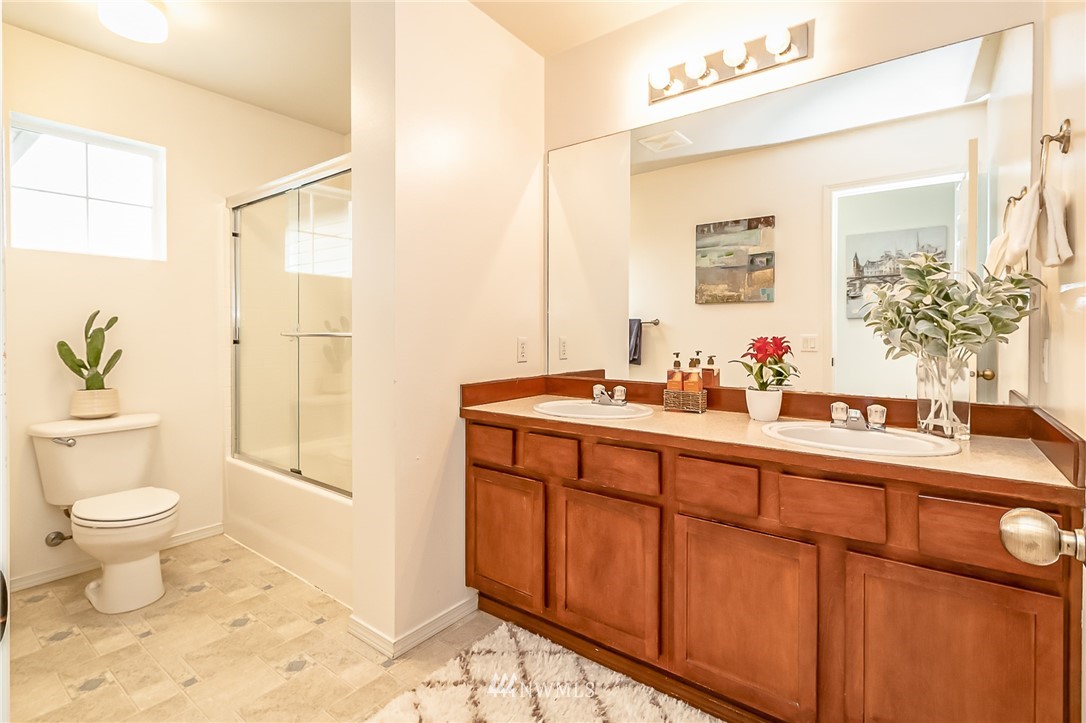 2556 Northeast 2nd Place Renton, WA 98056 - Photo 36 of 40