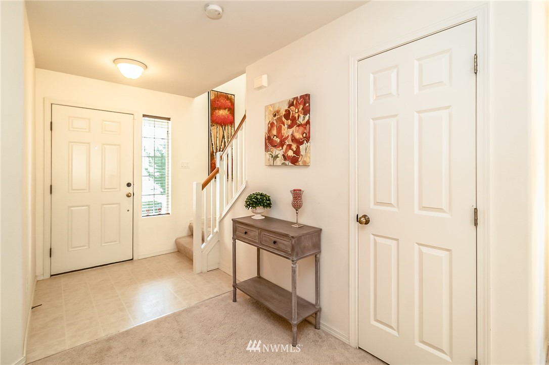 2556 Northeast 2nd Place Renton, WA 98056 - Photo 5 of 40