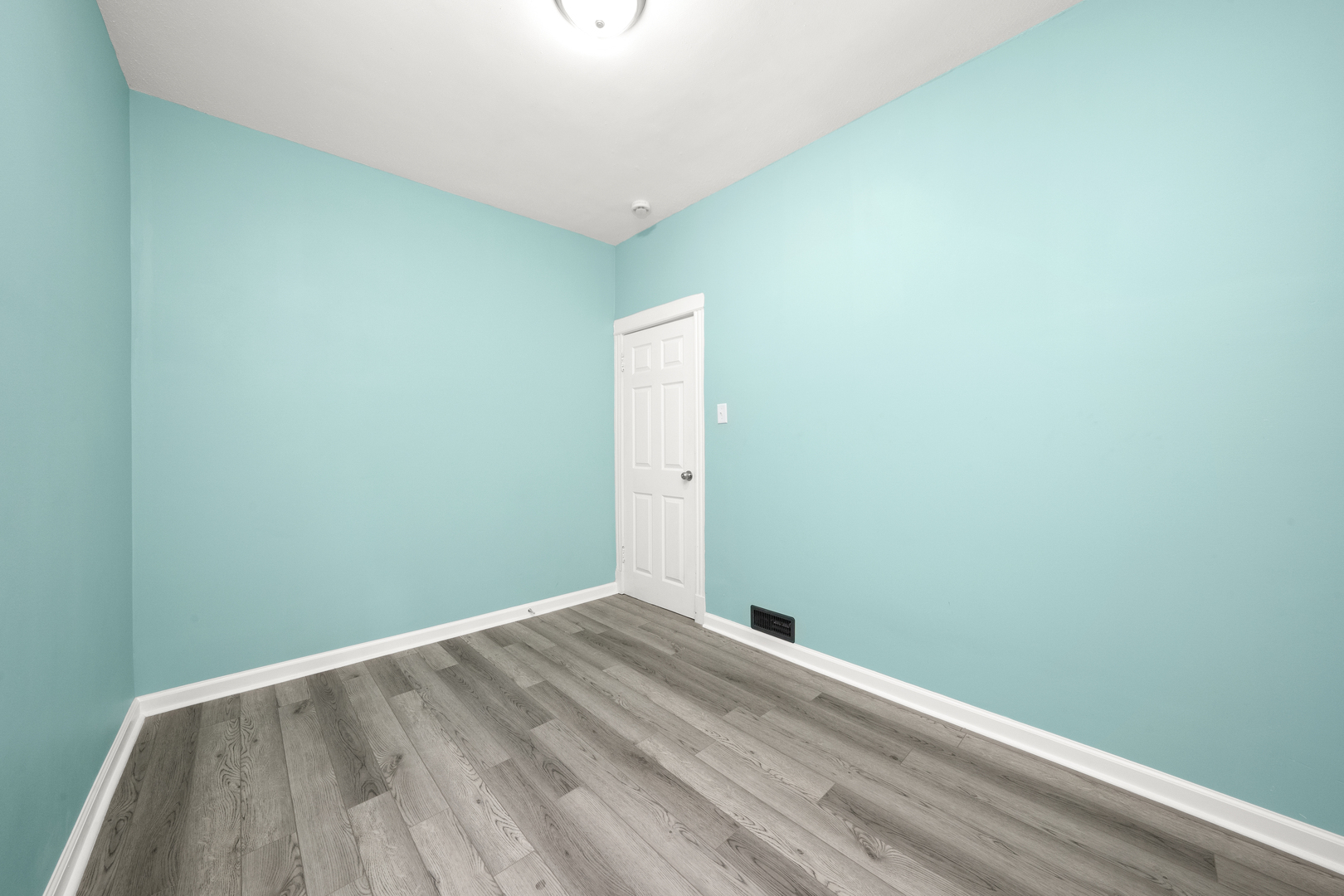 7128 South May Street Chicago, IL 60621 - Photo 13 of 32 a view of empty room with wooden floor