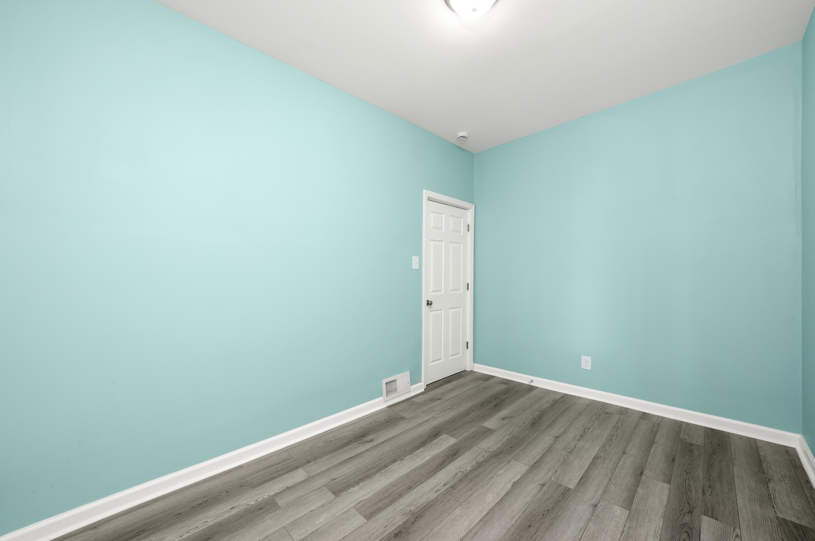 7128 South May Street Chicago, IL 60621 - Photo 17 of 32 a view of a room with wooden floor