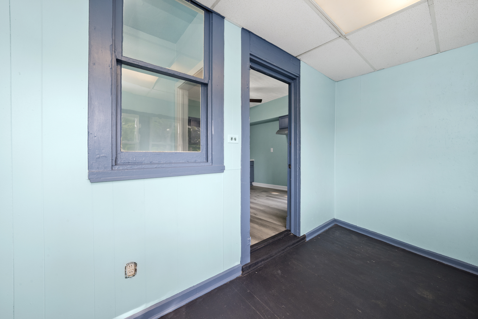 7128 South May Street Chicago, IL 60621 - Photo 28 of 32 an empty room with windows