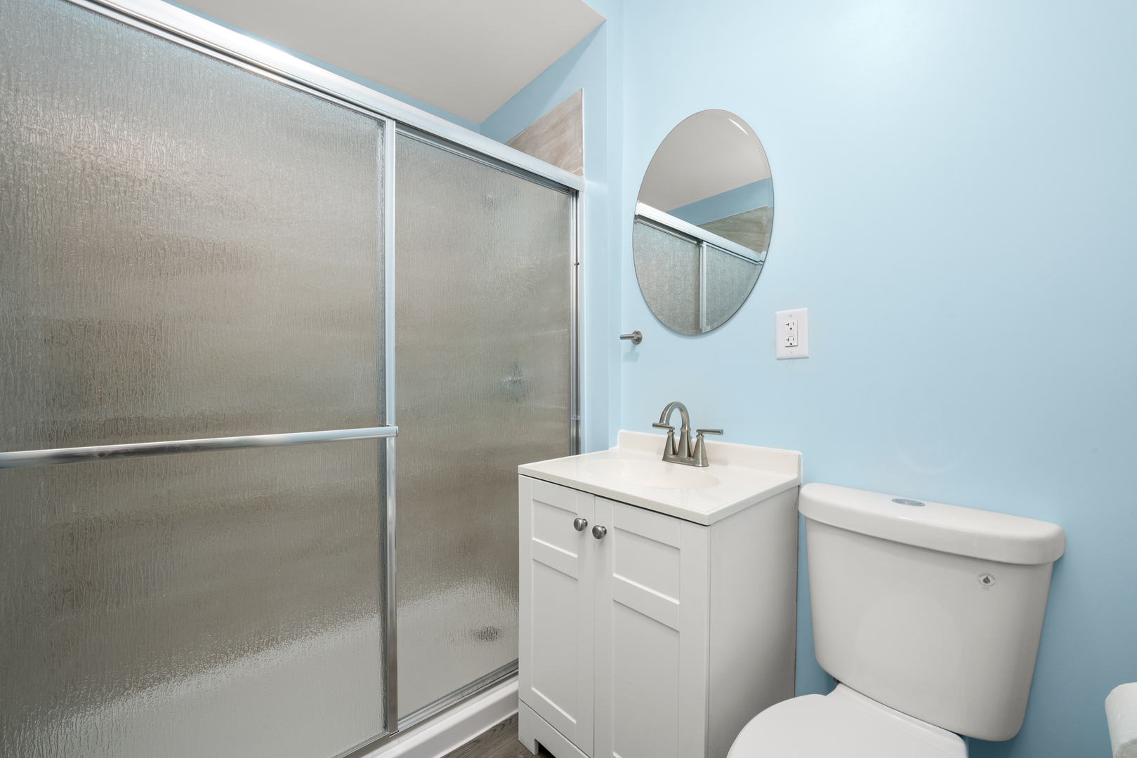 7128 South May Street Chicago, IL 60621 - Photo 10 of 32 a bathroom with a toilet sink and mirror
