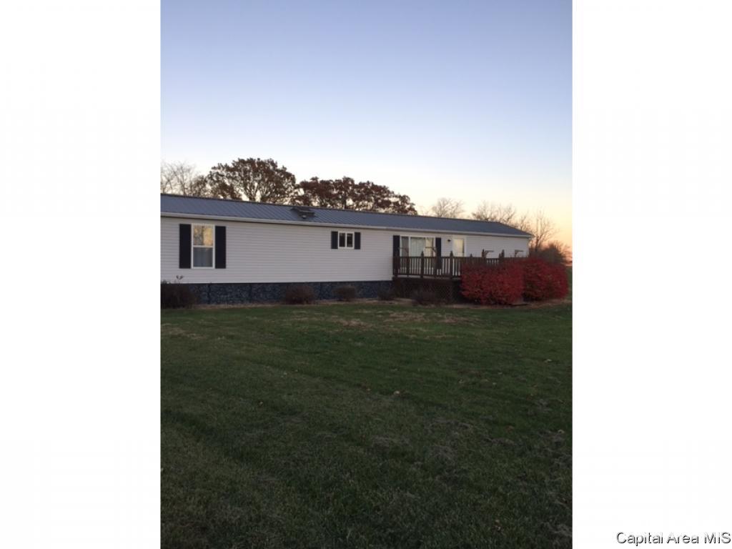3 St Roodhouse Il 62082 Roodhouse, IL 62082 - Photo 1 of 12