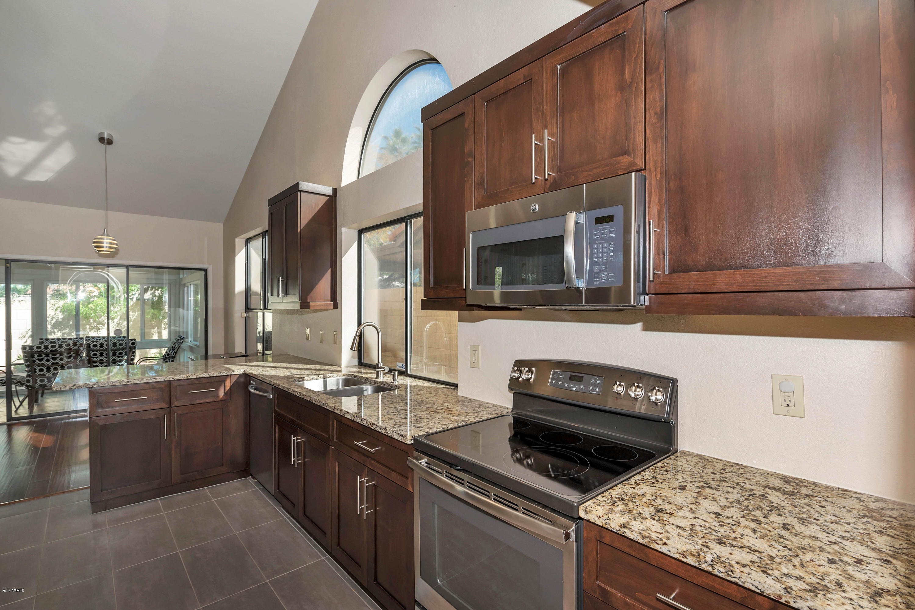 182 West Knox Road Tempe, AZ 85284 - Photo 10 of 35 182 W Knox Rd Chandler AZ-print-010-25-D