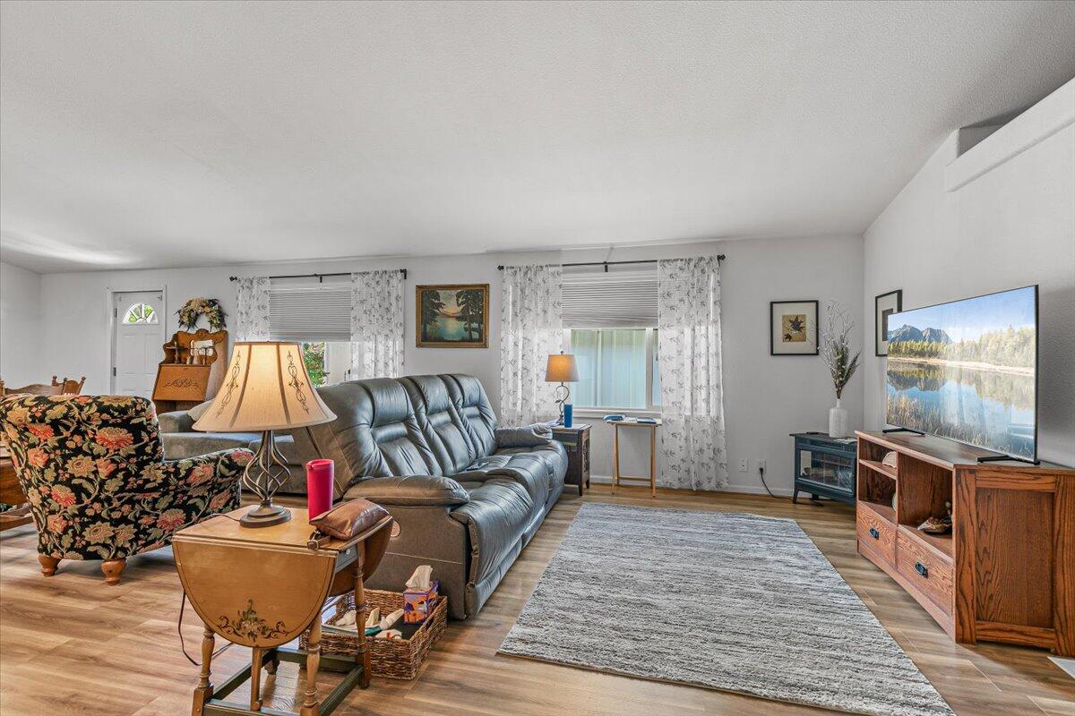6901 Old Stage Road, Unit 13 Central Point, OR 97502 - Photo 5 of 24 06-7