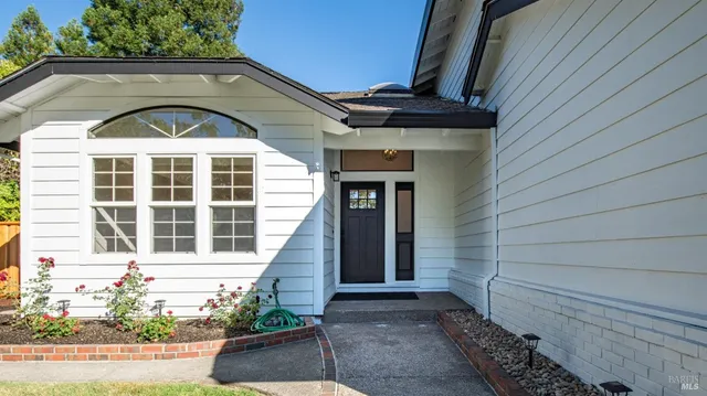 $1,199,000 | 9663 Lakewood Drive, Windsor, CA 95492