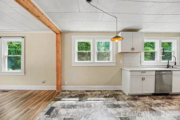 $230,000 | 3230 12th Avenue Southeast, Hickory, NC 28602