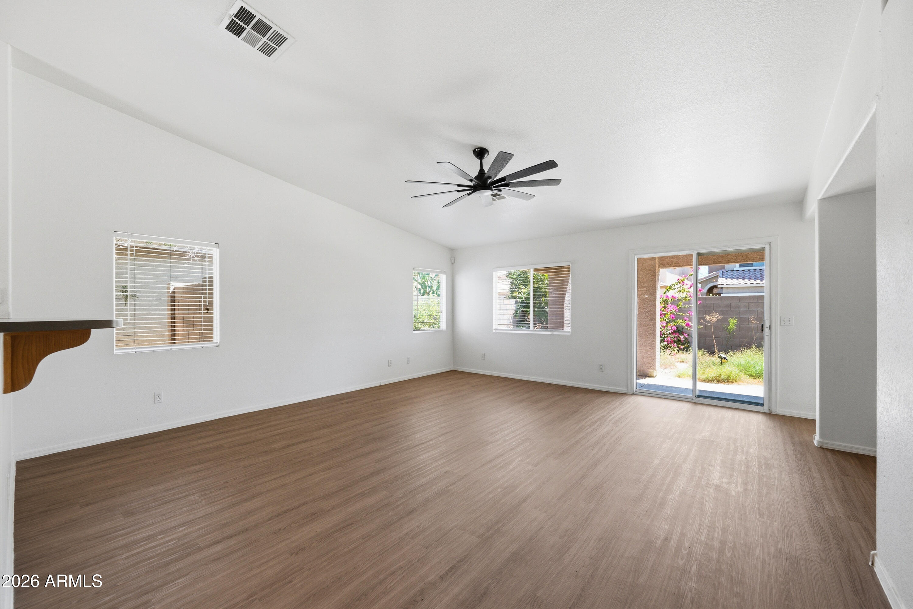 10469 West Granada Road Avondale, AZ 85392 - Photo 3 of 23 3-10469WGR-ocupix-