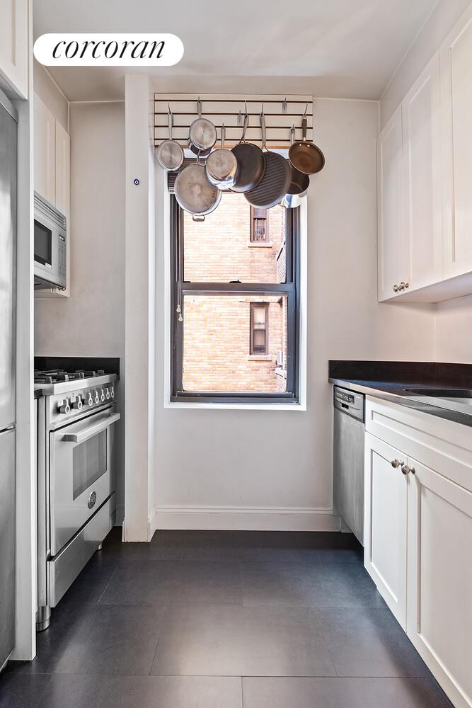245 East 72nd Street, Unit 6E Manhattan, NY 10021 - Photo 4 of 10