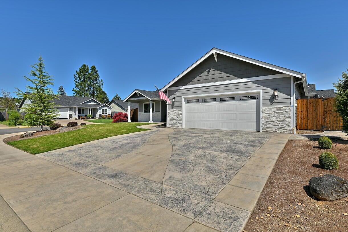 243 Retirement Lane Cave Junction, OR 97523 - Photo 22 of 62 20250423182110381135000000-o
