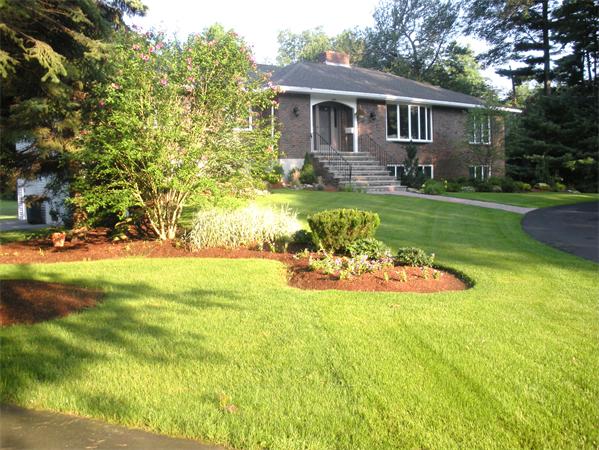 30 Edgemere Road Lynnfield, MA 01940 - Photo 2 of 28 Gallery Image 2