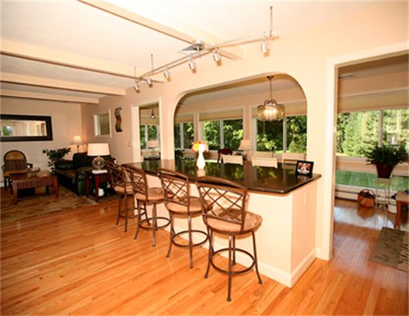 30 Edgemere Road Lynnfield, MA 01940 - Photo 3 of 28 Gallery Image 3