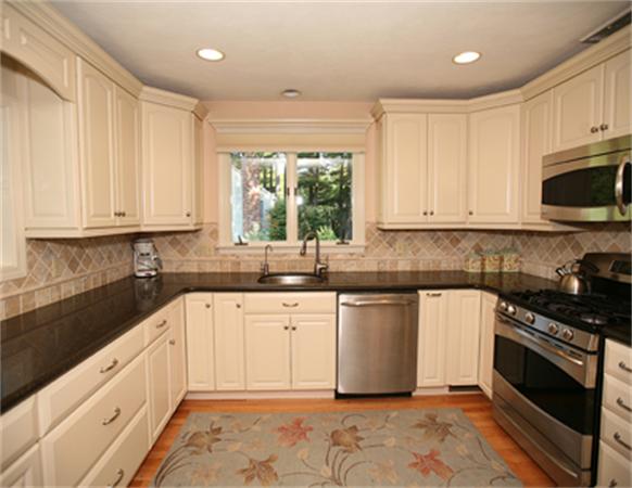 30 Edgemere Road Lynnfield, MA 01940 - Photo 7 of 28 Gallery Image 7