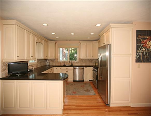 30 Edgemere Road Lynnfield, MA 01940 - Photo 8 of 28 Gallery Image 8