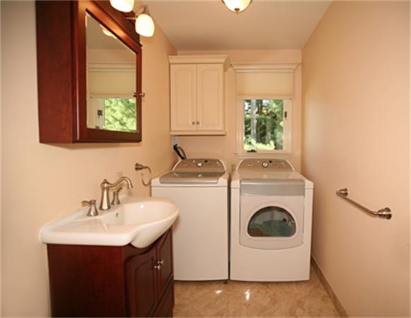 30 Edgemere Road Lynnfield, MA 01940 - Photo 9 of 28 Gallery Image 9