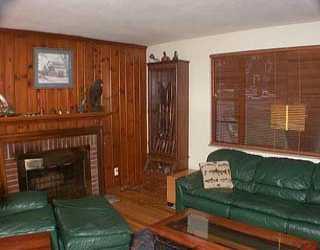 3236 Apache Road Pittsburgh, PA 15241 - Photo 2 of 6 Living Room.