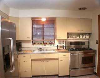 3236 Apache Road Pittsburgh, PA 15241 - Photo 4 of 6 Kitchen.