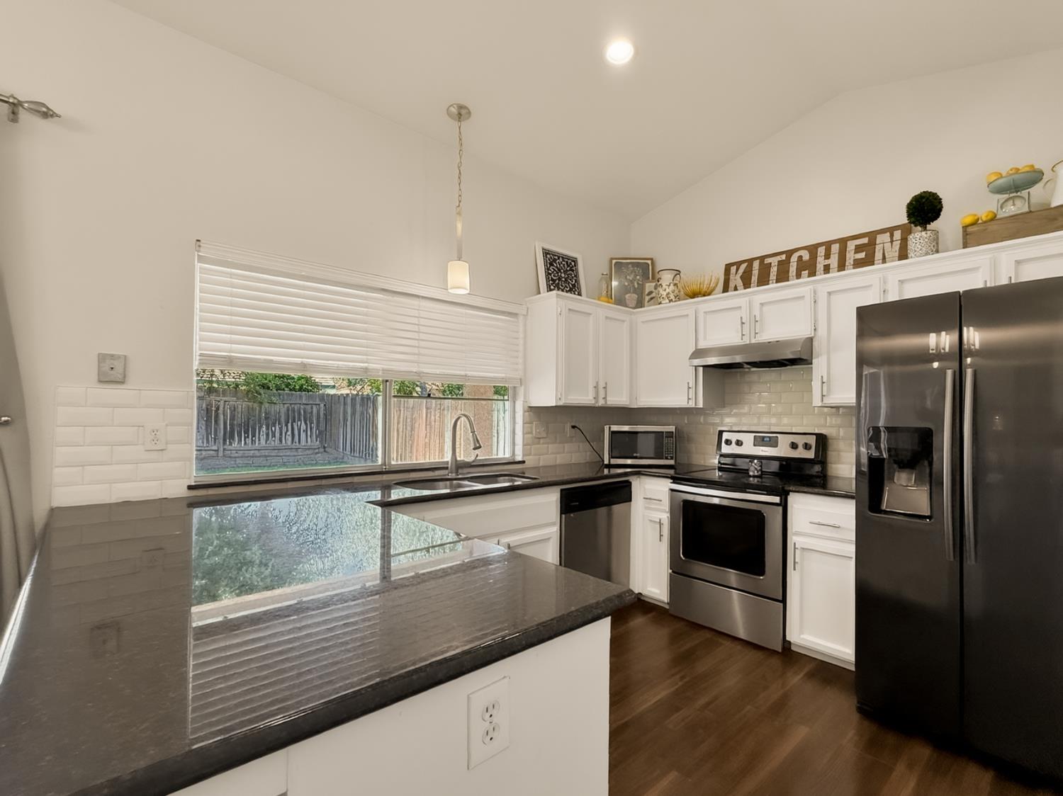 5451 North State Street Fresno, CA 93722 - Photo 9 of 22