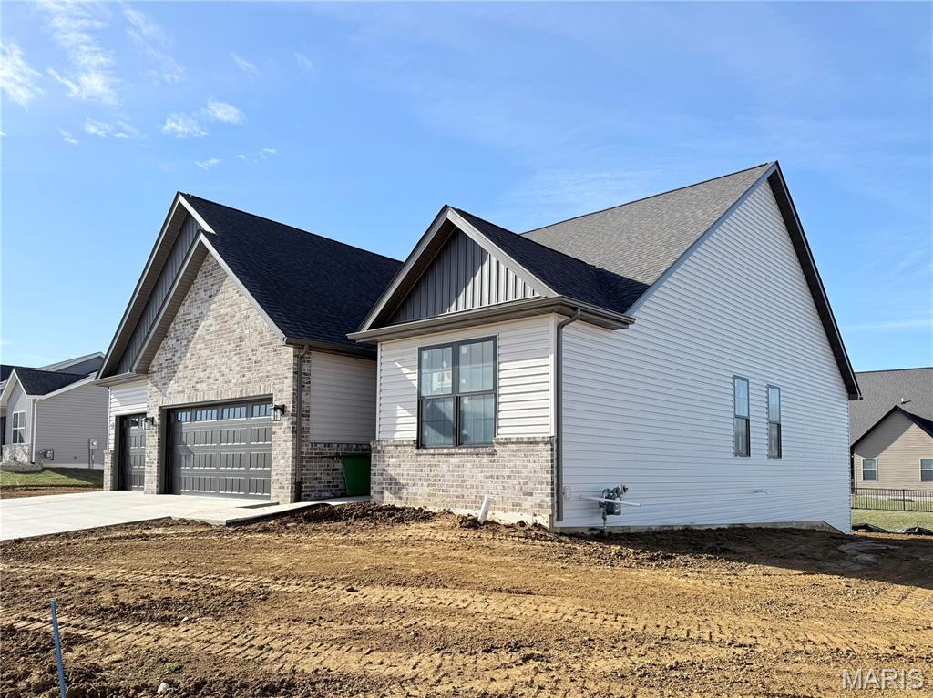 1437 Guilford Place Troy, IL 62294 - Photo 3 of 39