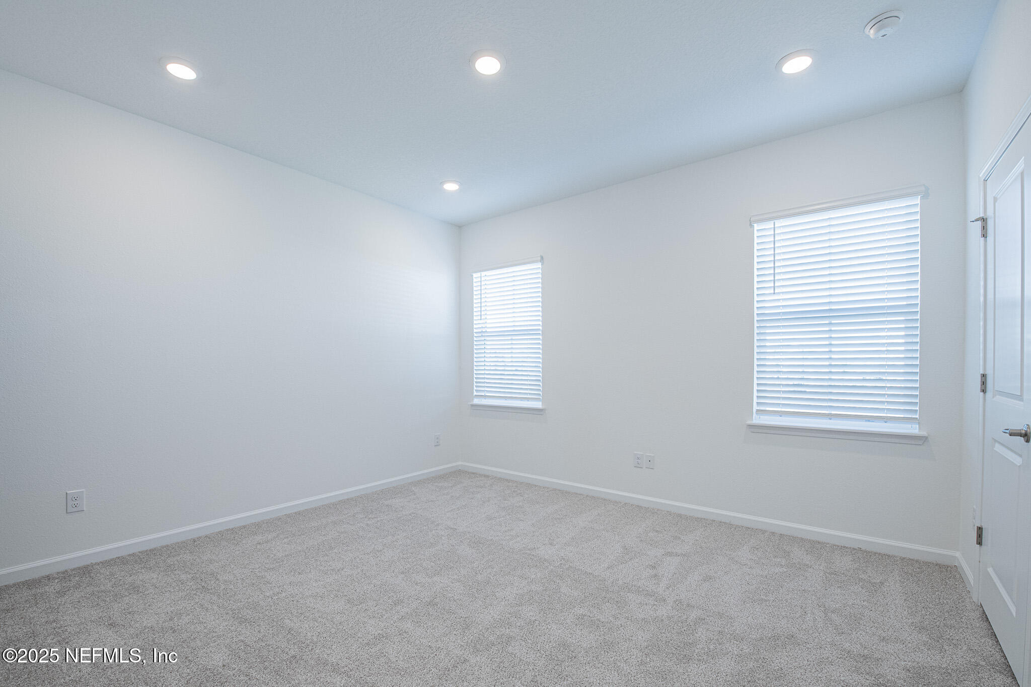 259 Brandon Lks Drive St. Augustine, FL 32092 - Photo 12 of 29 an empty room with a window