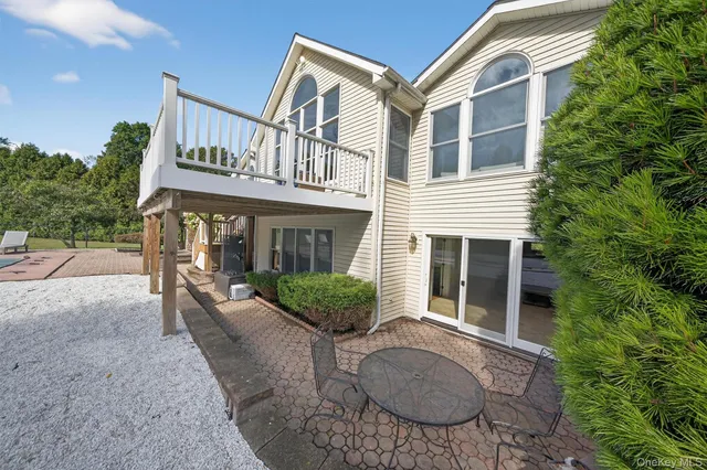 a view of a house with backyard and porch