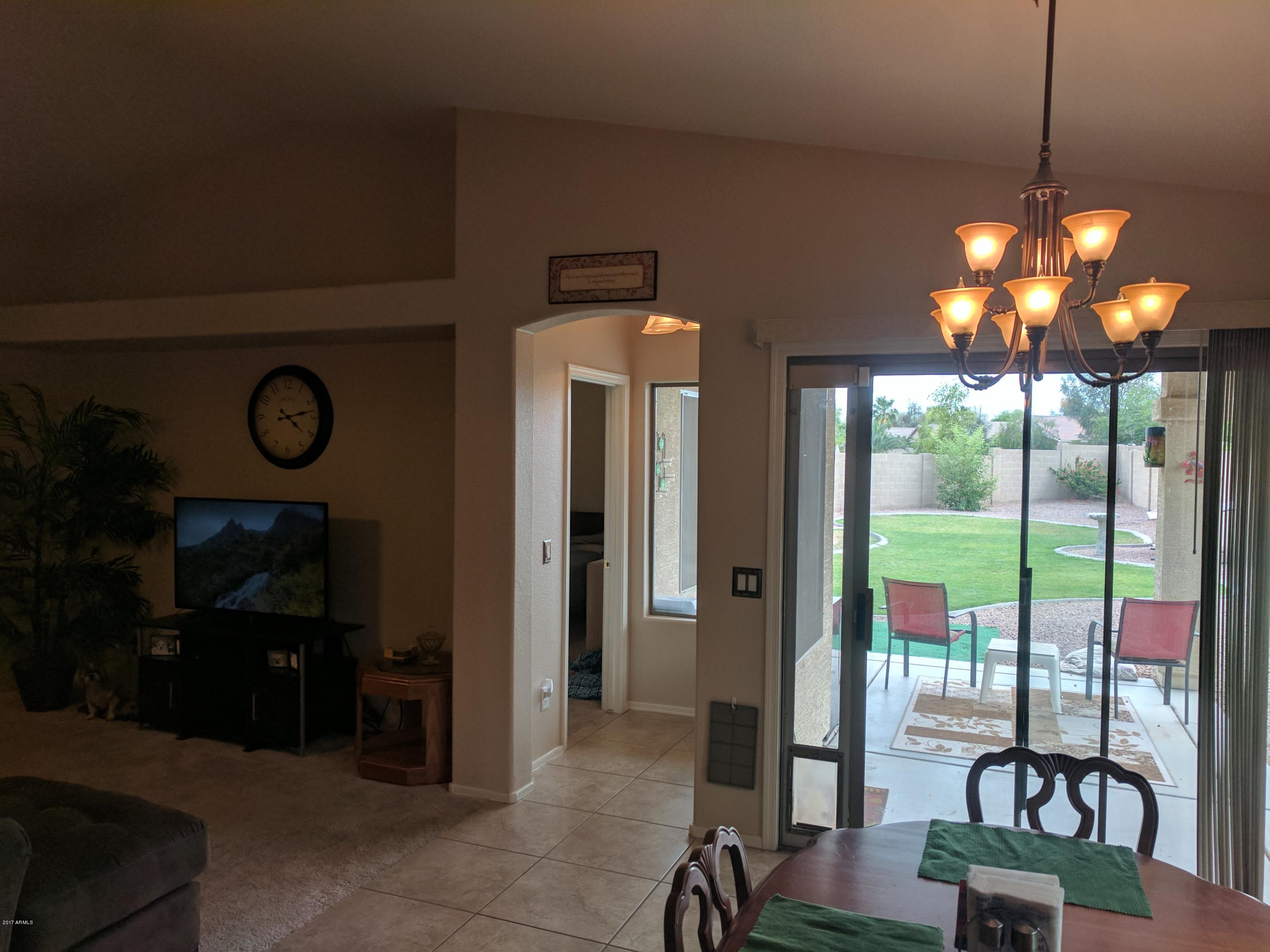 13383 West Redfield Road Surprise, AZ 85379 - Photo 12 of 26 Eat-in Kitchen (2)