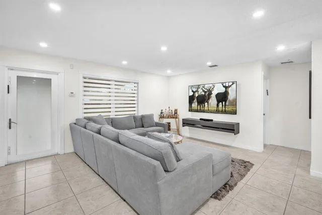 $4,500 | 4521 Southwest 34th Drive, Fort Lauderdale, FL 33312