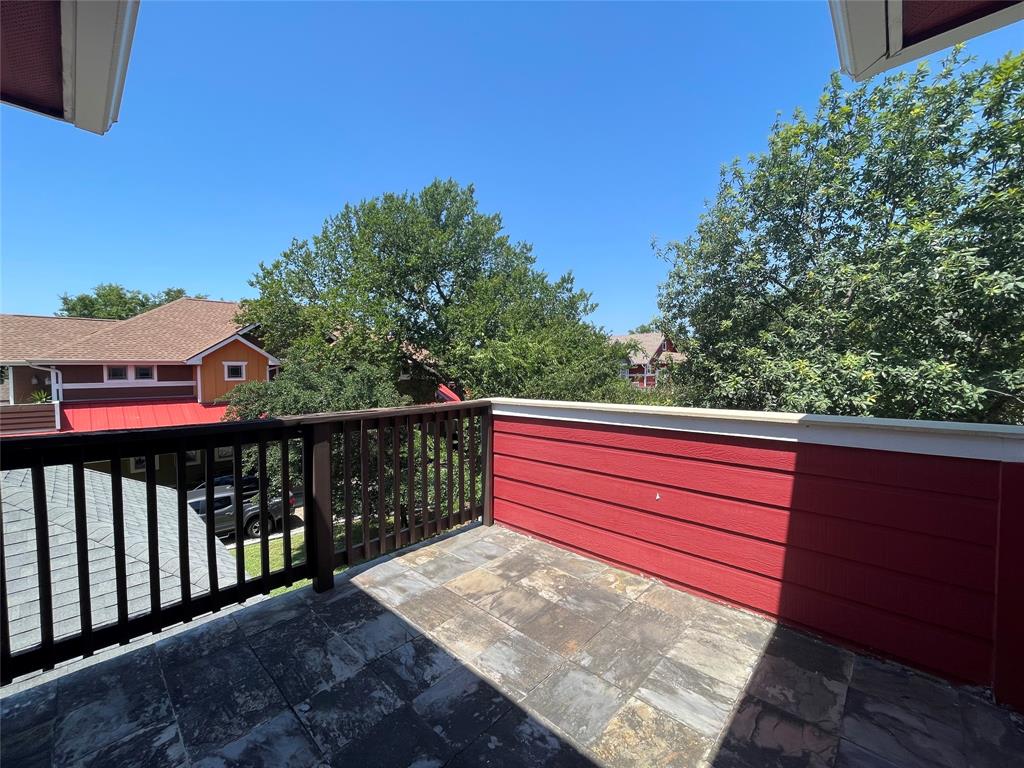 1007 Taulbee Lane, Unit B Austin, TX 78757 - Photo 30 of 36 View of balcony