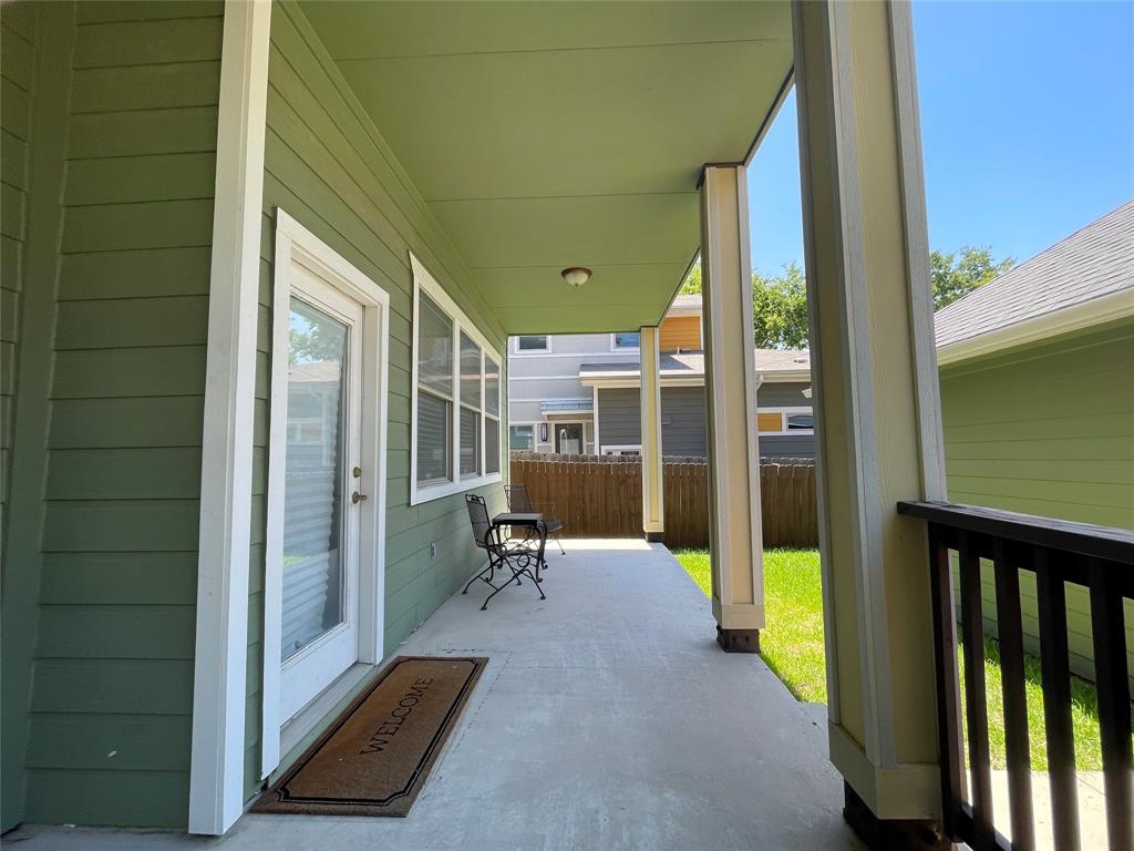 1007 Taulbee Lane, Unit B Austin, TX 78757 - Photo 33 of 36 View of patio / terrace