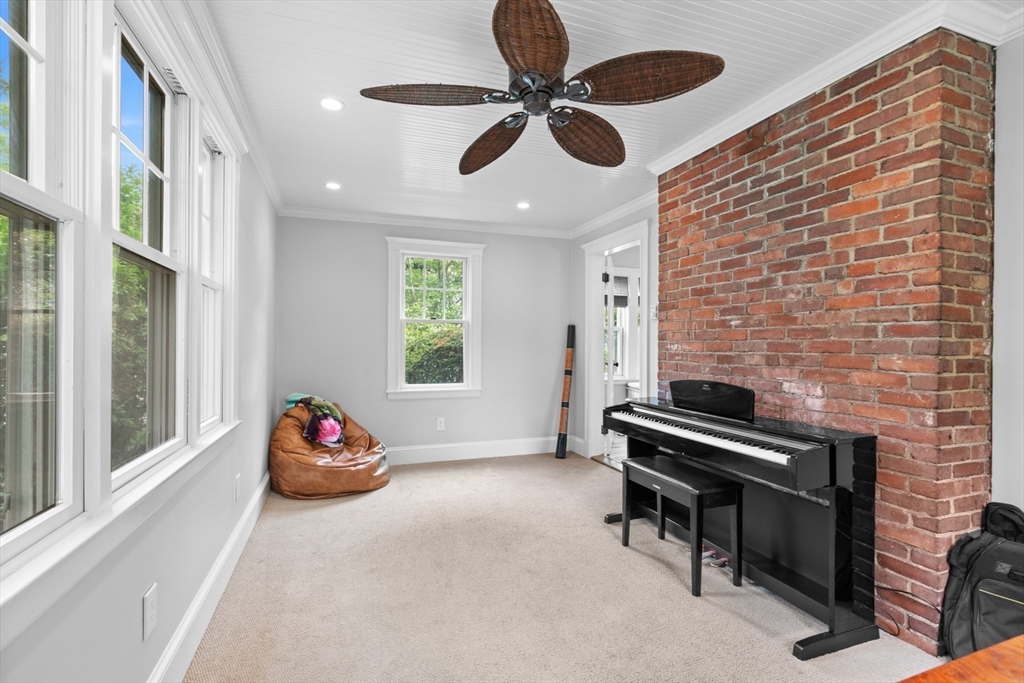 32 Oneida Road Winchester, MA 01890 - Photo 9 of 38 Gallery Image 9