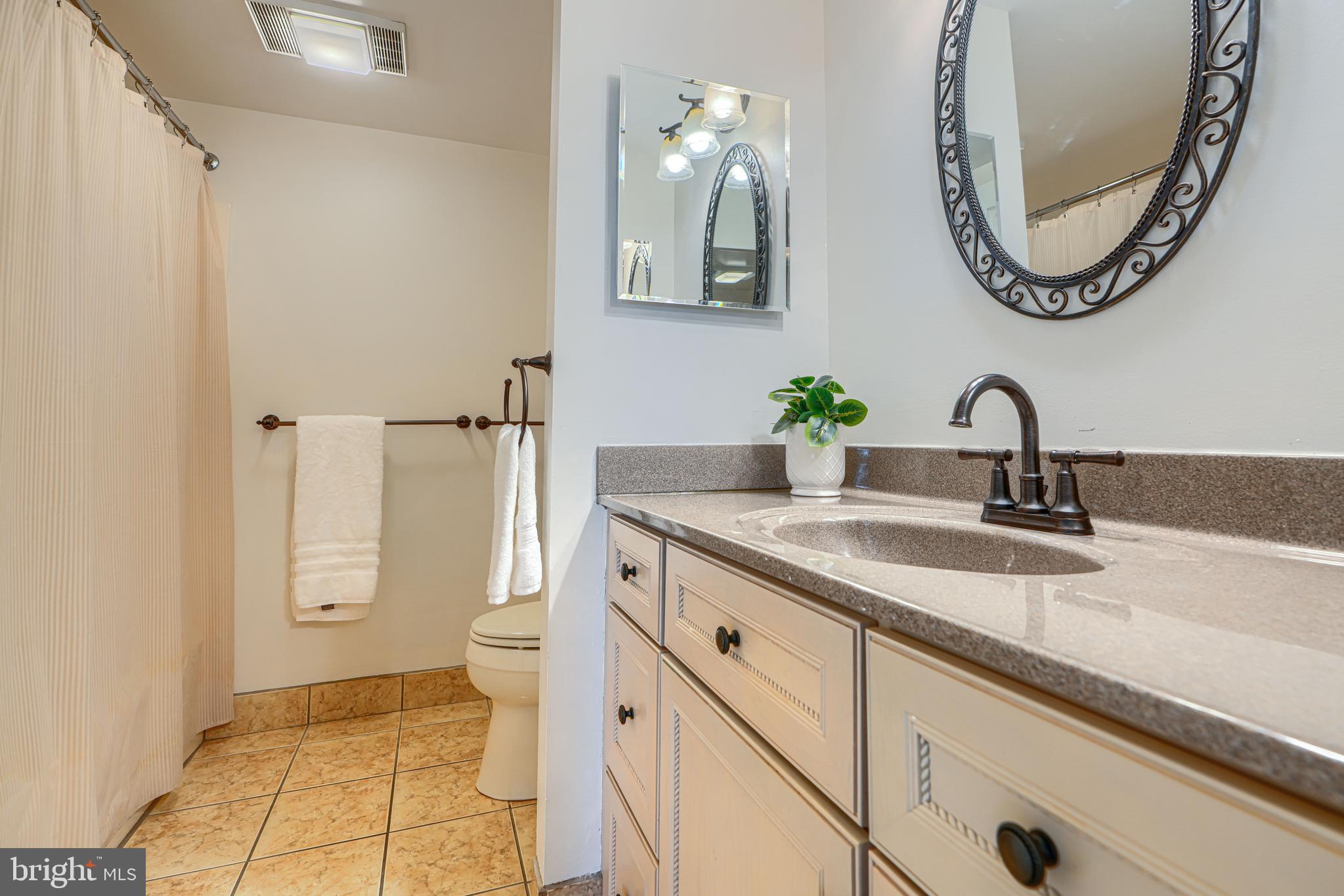 4100 North Charles Street, Unit 1010 Baltimore, MD 21218 - Photo 44 of 73 Hall full bath