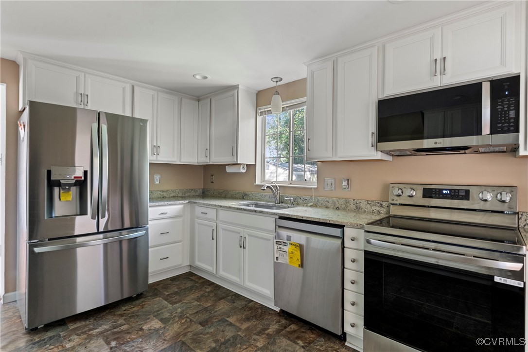 9036 Resaca Road Chesterfield, VA 23236 - Photo 12 of 39 Kitchen featuring a sink, stainless steel applianc