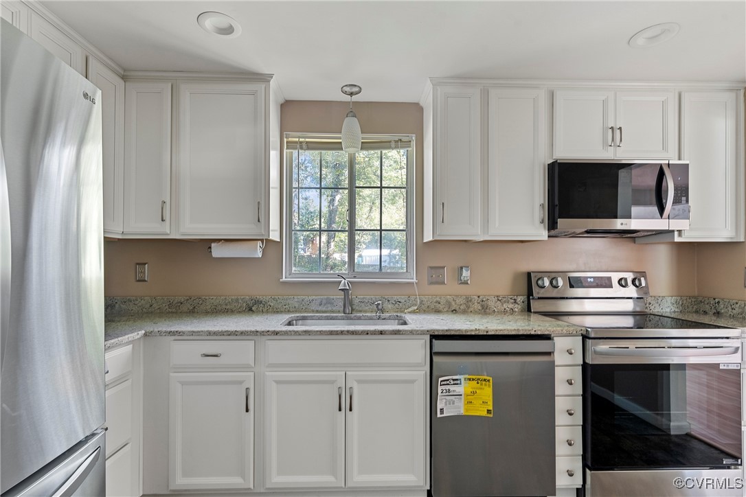 9036 Resaca Road Chesterfield, VA 23236 - Photo 13 of 39 Kitchen featuring a sink, stainless steel applianc